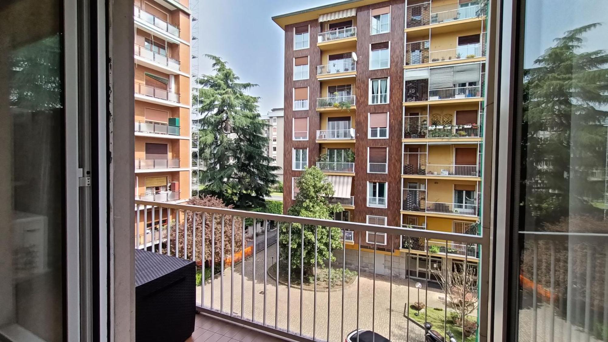 Sahi - Via Dei Ciclamini Mm1 Primaticcio, Stadio San Siro, Ospedale San Carlo Milan Luaran gambar